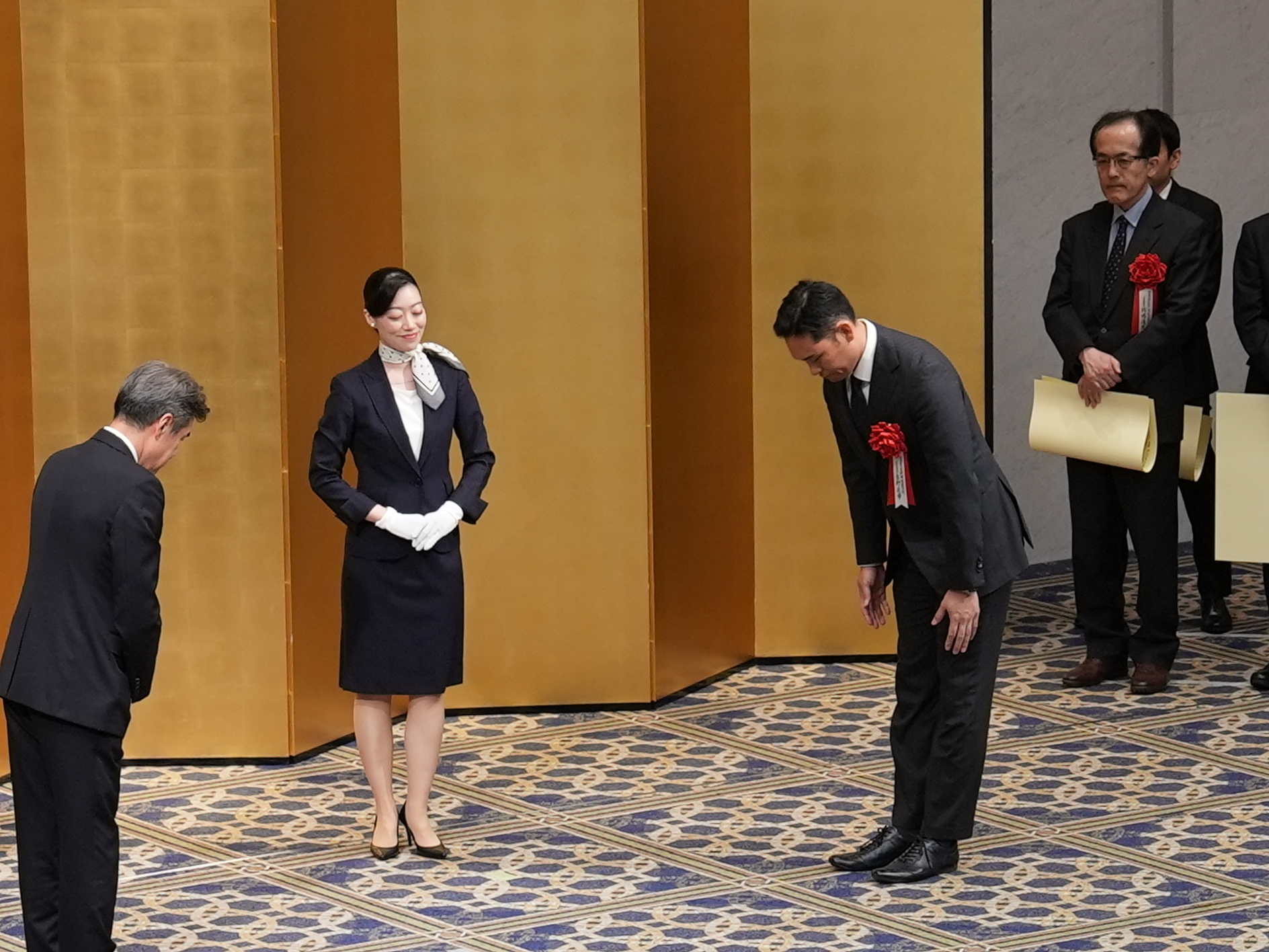 賞状授与の様子1