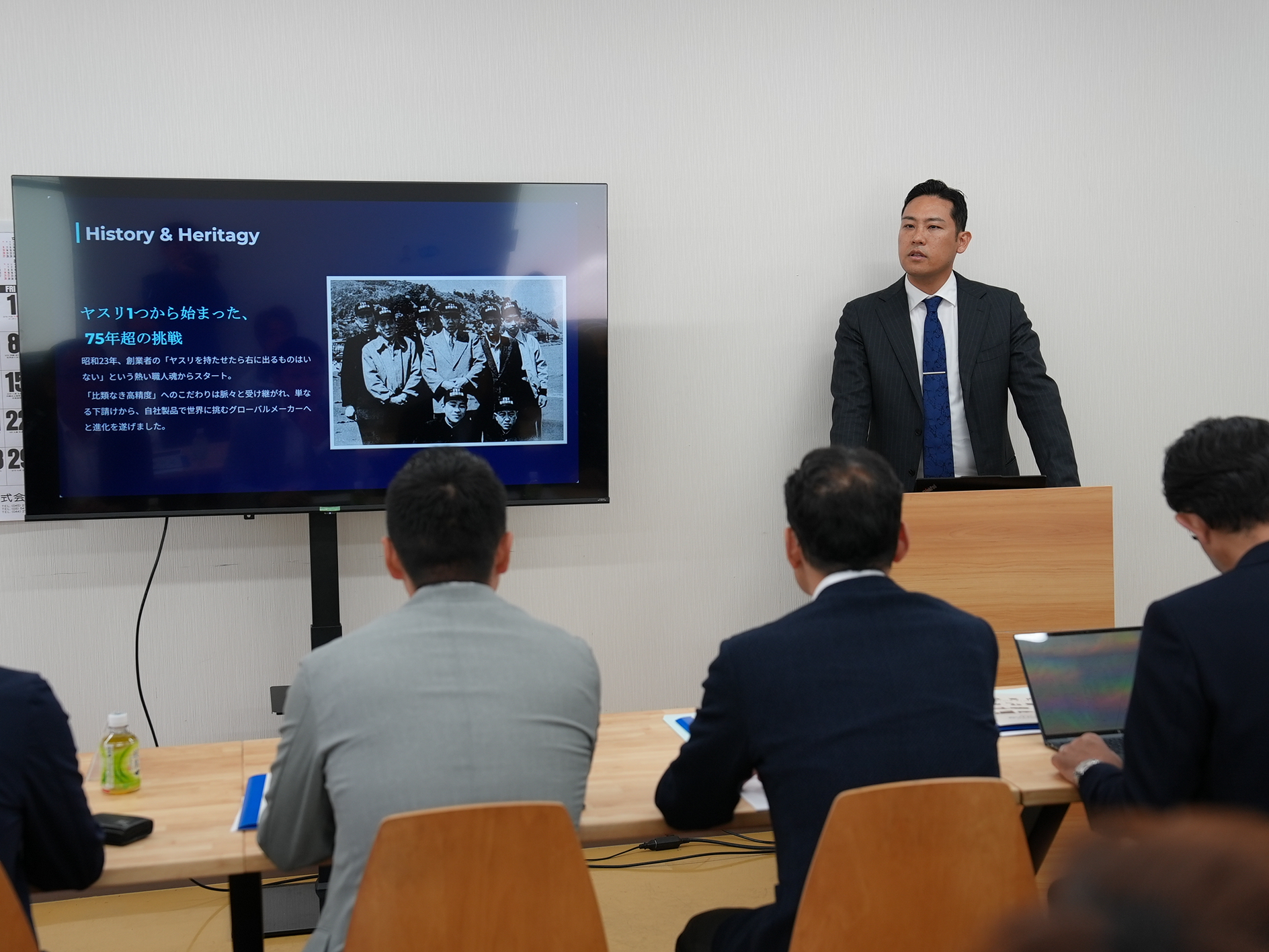 吉野社長による説明会の様子