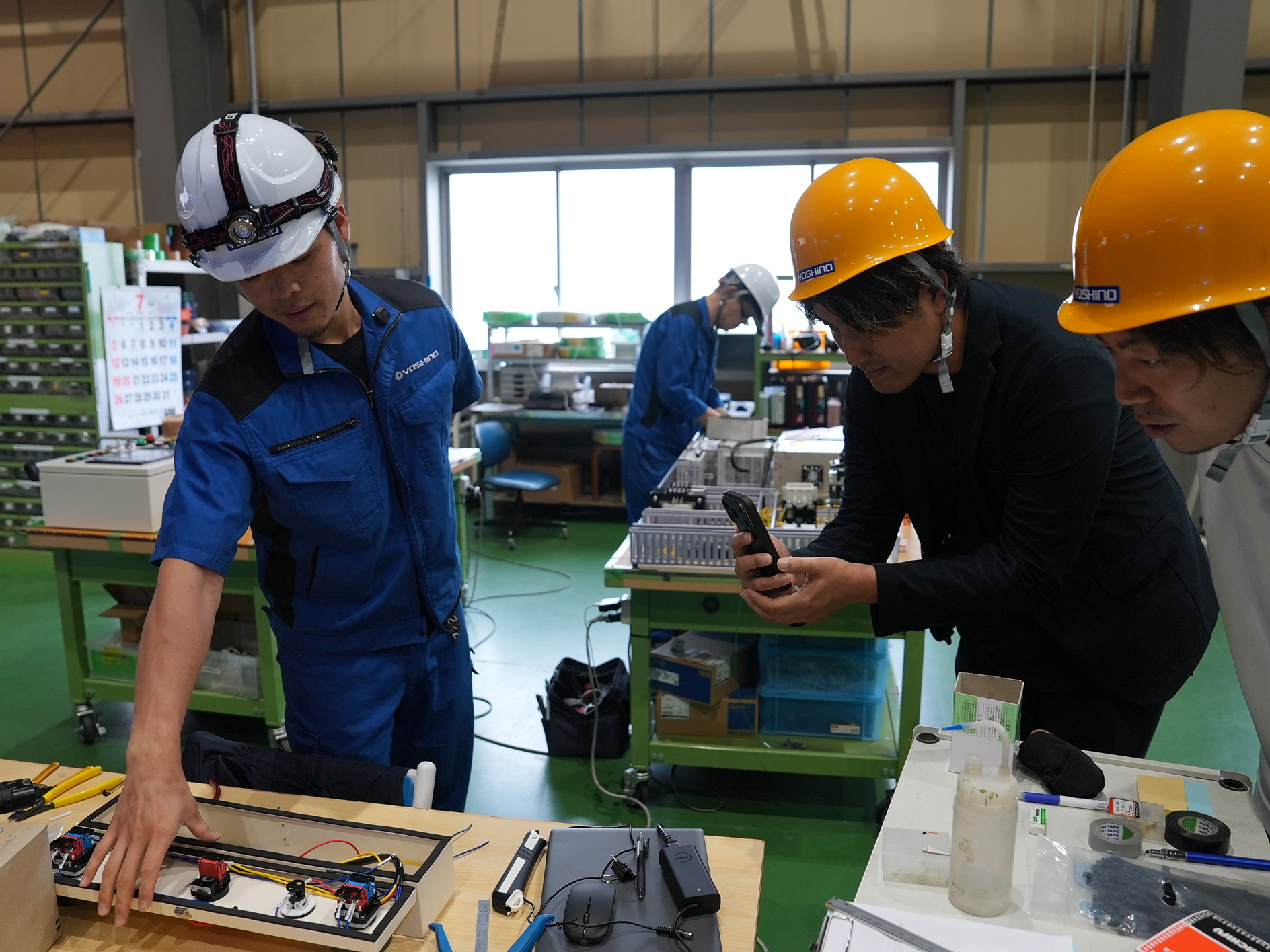 製造現場若手のインタビュー風景